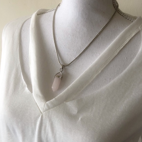 Rose quartz pendant on 18” silver necklace. - Picture 4 of 6